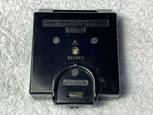 81) Very Nice Near Mint Original WW2 British Army MKI Magnetic Marching Compass in Bakelite — image 5
