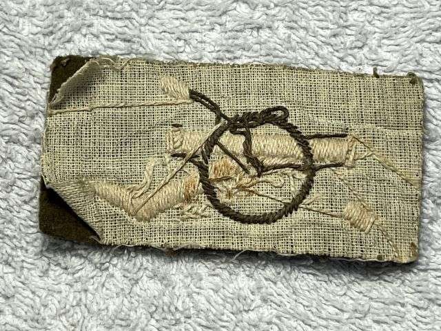 83) Good Original WW1 WW2 Royal Artillery Cloth Cannon Sleeve Badge — image 2