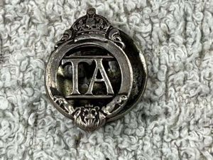 59) Good Original Pre WW2 1930s Territorial Army Lapel Badge