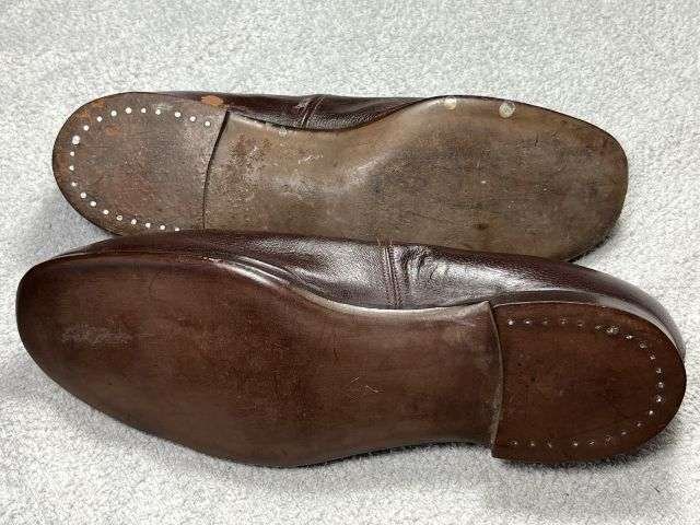 63) Original WW2 Era US Army Officers Brown Leather Slippers Dated 1944 — image 3