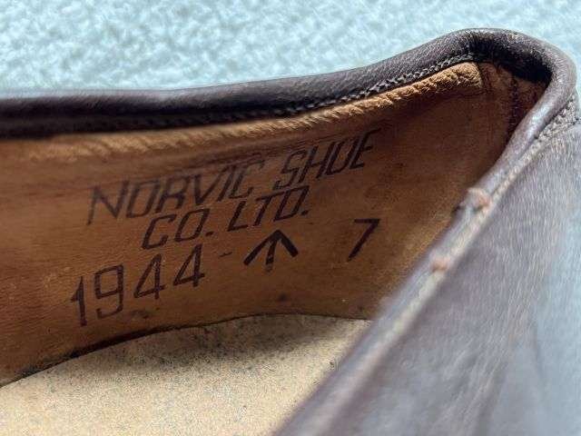 63) Original WW2 Era US Army Officers Brown Leather Slippers Dated 1944 — image 6