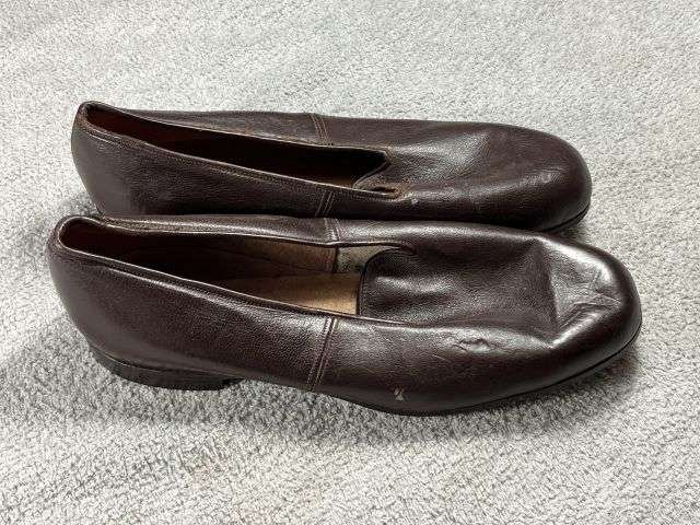 63) Original WW2 Era US Army Officers Brown Leather Slippers Dated 1944 — image 7