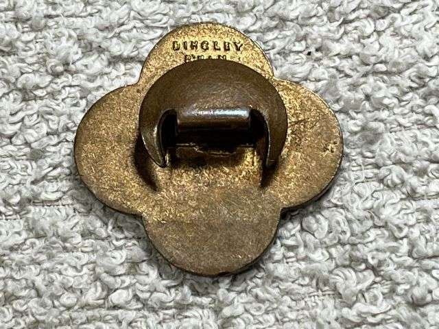 20) Excellent Original WW2 RAF War Workers Red Enamel Lapel Badge — image 3