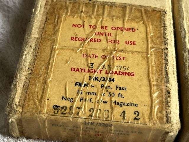180) Excellent Original Early 1950s RAF Aircraft Camera Film Cassettes 14B/3474 In Original Box of Issue — image 11