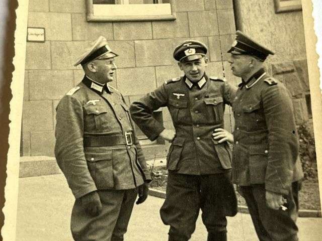 152) Original WW2 German Photograph of 3 German Army Officers Talking. Marked Friedberg/H — image 4