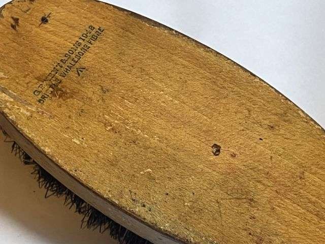 67) Good Original WW2 British Army Issue Hairbrush Dated 1942 — image 7