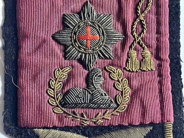 58) Lovely Large Post WW2 Coldstream Guards Padded Sleeve Badge Warrant Officer 2nd Class — image 4