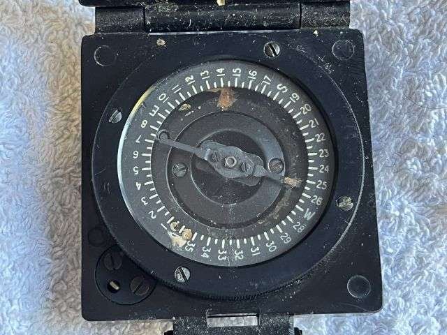 56) Excellent Original WW2 British Army MKI Magnetic Marching Compass in Bakelite — image 2