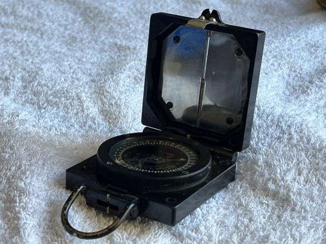 56) Excellent Original WW2 British Army MKI Magnetic Marching Compass in Bakelite — image 4