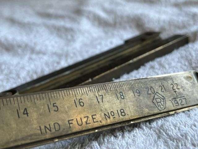 49) Excellent Heavy Duty Royal Artillery Field Gun Slide Rule Indicator, Fuze No18 B.L.60pr MKII & MKII* Guns 1927 — image 3