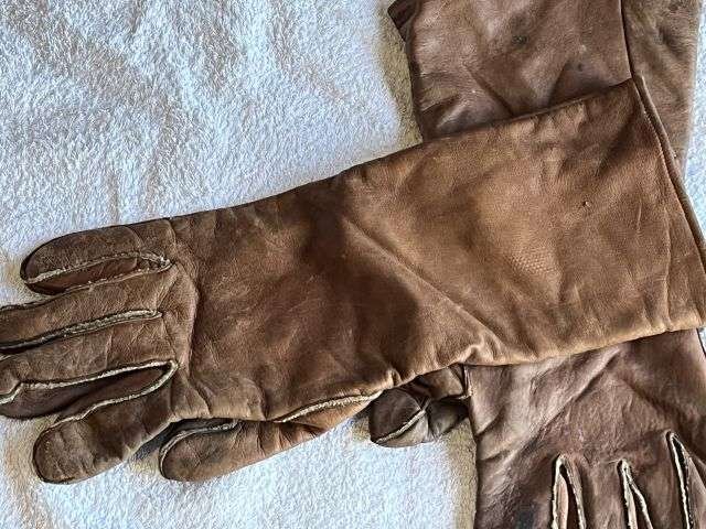 50) Excellent Original WW2 RAF Issue Type D Leather Flying Gloves — image 10