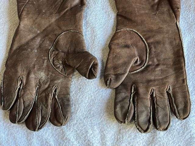 50) Excellent Original WW2 RAF Issue Type D Leather Flying Gloves — image 5