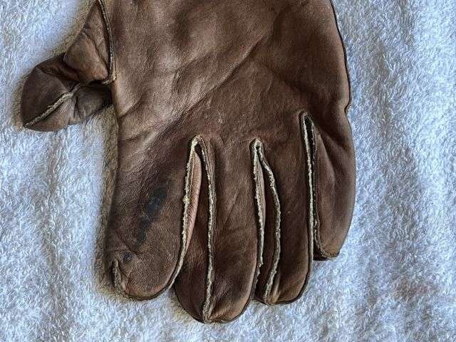 50) Excellent Original WW2 RAF Issue Type D Leather Flying Gloves — image 7