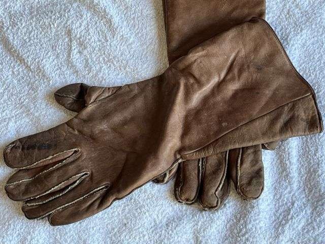 50) Excellent Original WW2 RAF Issue Type D Leather Flying Gloves — image 8