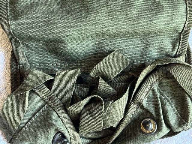 31) Original Mint Unissued WW2 US Army 3 Pocket Grenade Pouch Dated 1945 — image 3