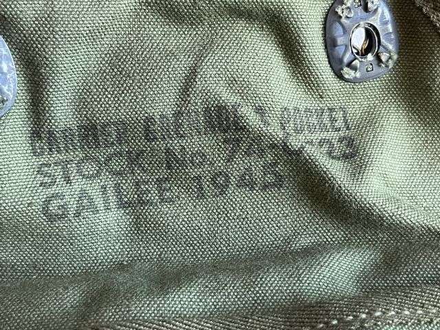 31) Original Mint Unissued WW2 US Army 3 Pocket Grenade Pouch Dated 1945 — image 4