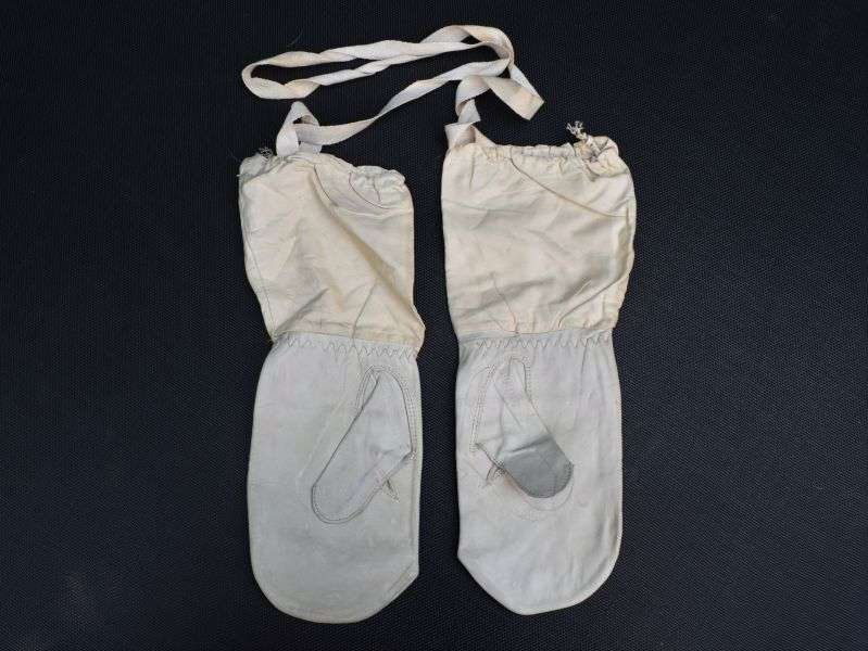193) Unissued WW2 British Army Einter Snow Camo Cold Weather Gloves Ski Troops, Special Forces etc 1943 — image 2