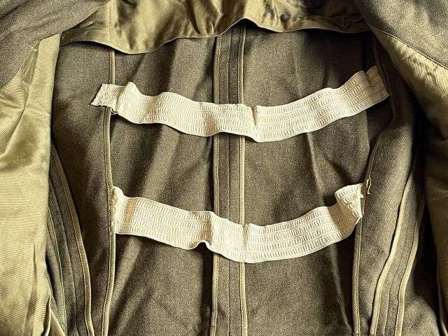77) Nice Original WW2 US Army Officers M-1940 Jacket With Original Insignia 1940 — image 4