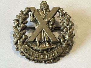 36) Nice Original WW1 WW2 The Cameron Highlanders Cap Badge