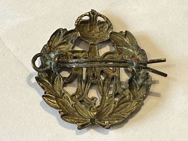 37) Good Original WW2 Cap Badge To The Royal Air Force — image 2