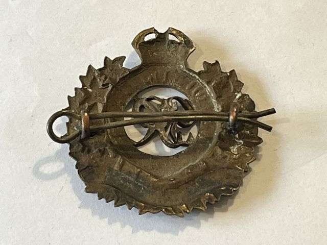 38) Original WW2 Royal Canadian Engineers Cap Badge — image 2