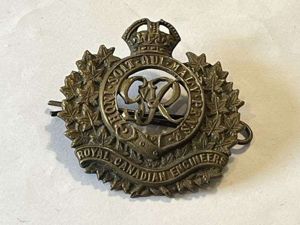 38) Original WW2 Royal Canadian Engineers Cap Badge