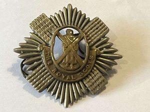 34) Excellent Original WW1 WW2 Cap Badge The Royal Scots