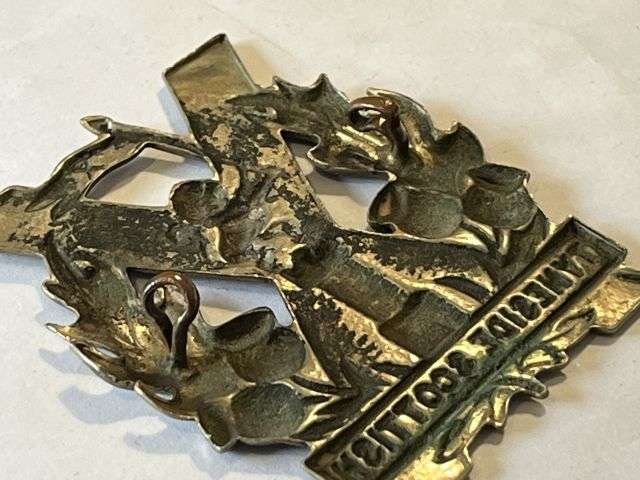 35) Excellent Original WW1 Cap Badge The Tyneside Scottish — image 2