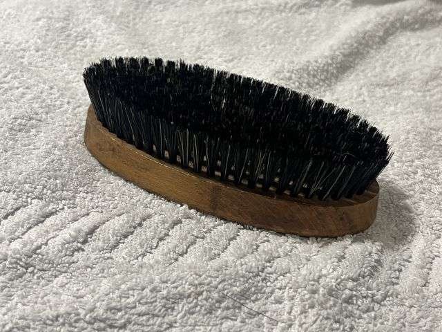 1) Good Clean Original WW2 British Army Issue Hair Brush Dated 1941 — image 2