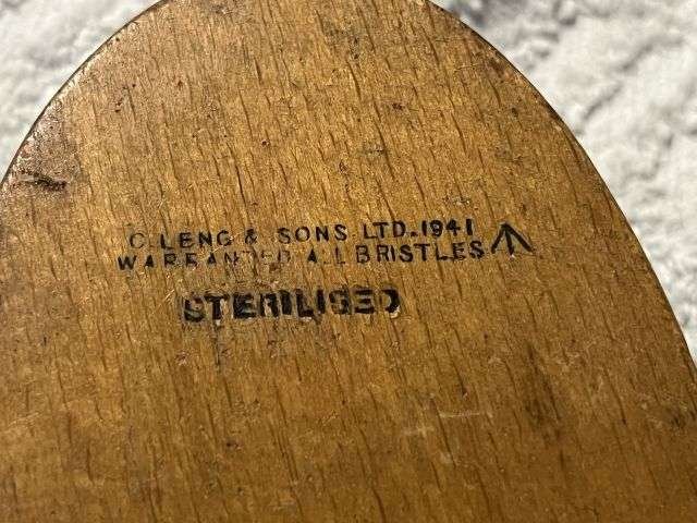 1) Good Clean Original WW2 British Army Issue Hair Brush Dated 1941 — image 3