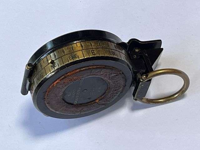 115) Lovely Original Pre WW2 British Officers Verner's Pattern MK XI Compass & Case Dated 1936 — image 4