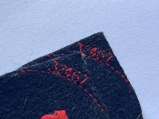 116) Good Original Unidentified Mint WW2 British TC Cloth Badge Pair Royal Marines, Royal Navy — image 3