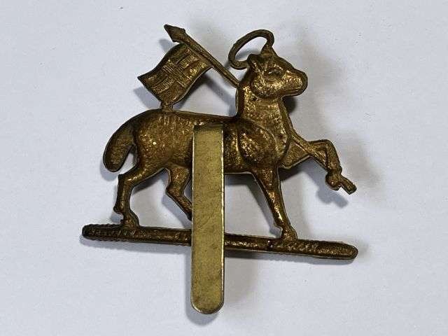 95) Good Original WW2 Cap Badge. The Queens Royal West Surrey Regiment — image 2