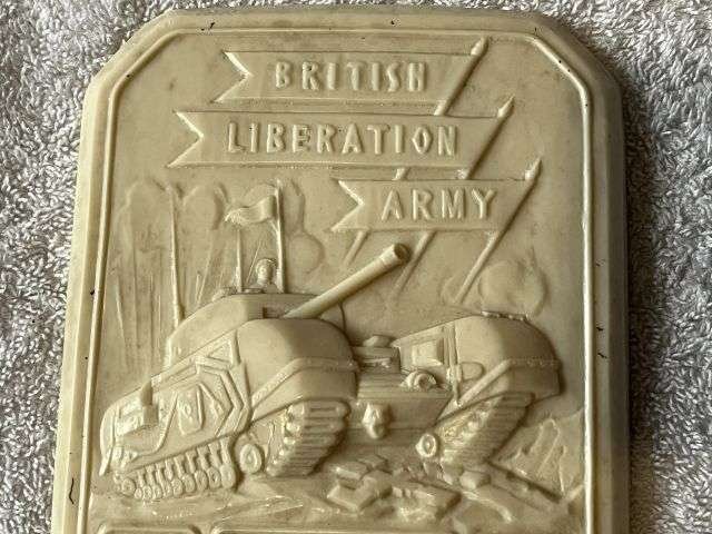 31) Nice Original WW2 British Liberation Army 7th Armoured Div Commemorative Plaque In Heavy Ivorine — image 5