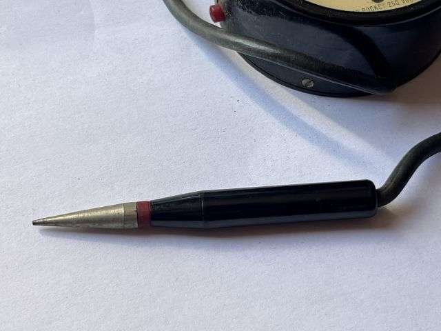 133) Excellent Original WW2 British Voltmeter Pocket 250 Volts No2 Dated 1942 — image 4