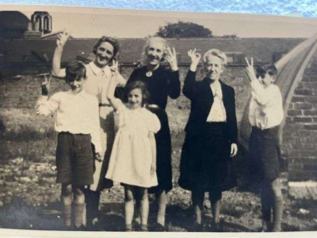 142) Interesting Original WW2 RAF V for Victory Patriotic Group Photograph — image 3