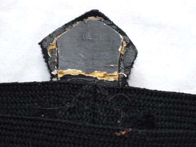 82) Good Original WW1 WW2 Royal Navy Petty Officers Cap Badge & Cap Band — image 2