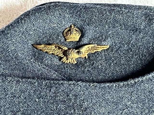 89) Excellent WW2 RAF Officers Issue Field Service Cap & Badge Dated 1945 — image 8