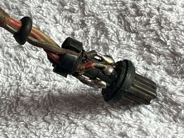 94) Excellent Original WW2 British Army Wireless Set Headset With Throat Mics, Lead & Plug — image 4