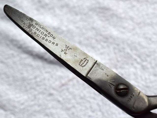 34) Lovely Original WW2 British Army Issue Wilkinson Junior Pinking Shears Dates 1942 — image 2
