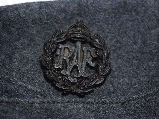 21) Excellent Original WW2 RAF Issue FS Side Cap & Bakelite Badge 1944 — image 8