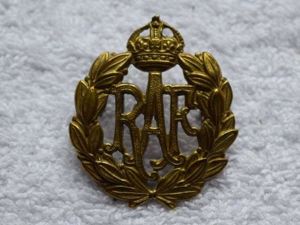 10) Good Original WW2 Cap Badge To The Royal Air …