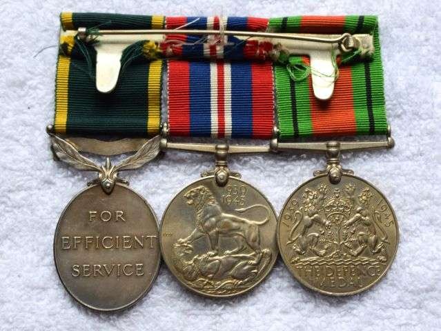 3) Excellent WW2 British Court Mounted Medal Group Defence Medal, War Medal & TEM With Miniatures — image 10