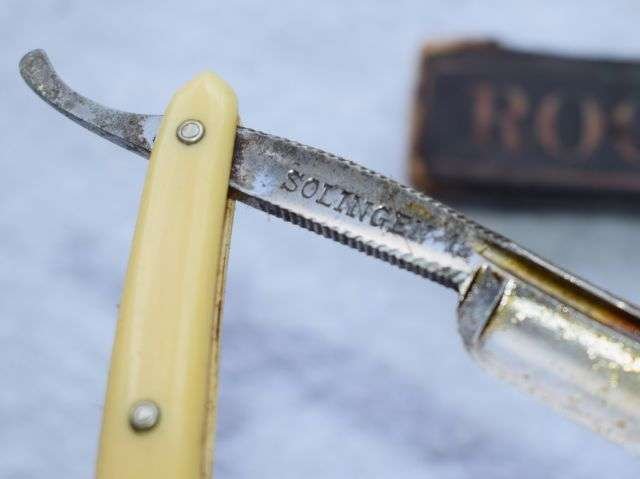 41) Good Original WW2 German Rococo Cut-Throat Razor Captured By British Soldier — image 3