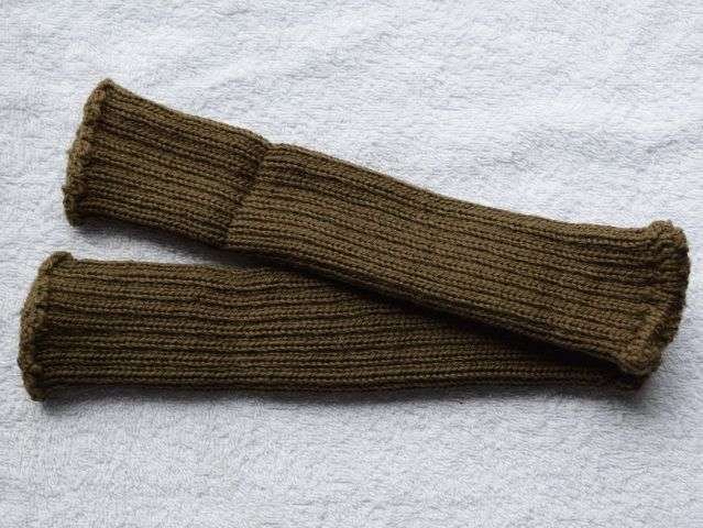 49) Excellent Original Unissued WW2 British Army Long Wool Khaki Mittens — image 2