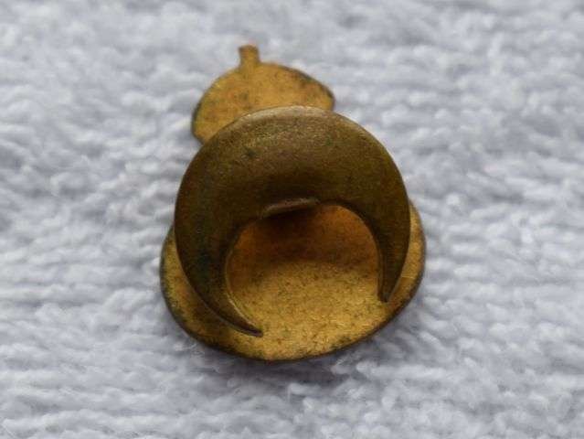 18) Nice Wartime Home Guard Brass & Enamel Lapel Badge — image 2