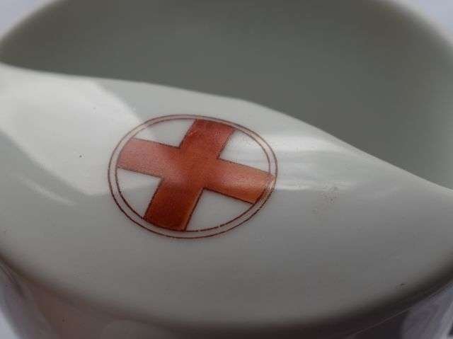 21) Excellent WW1 Era British Hospital Drinking Beaker — image 4