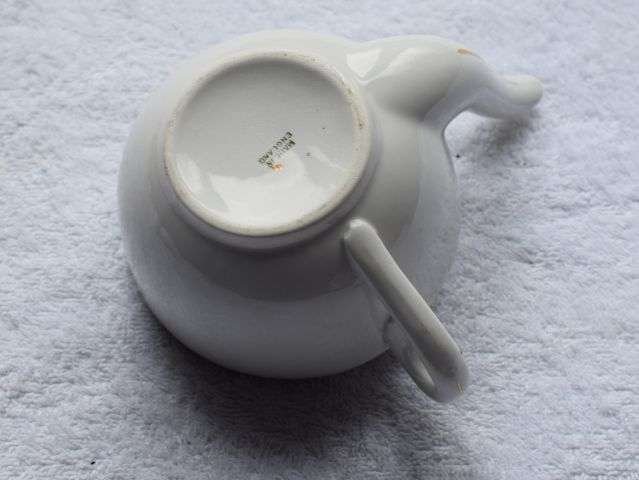 26) Nice Original WW1 Era British Hospital Drinking Beaker — image 3