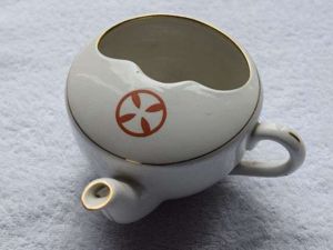 26) Nice Original WW1 Era British Hospital Drinking Beaker