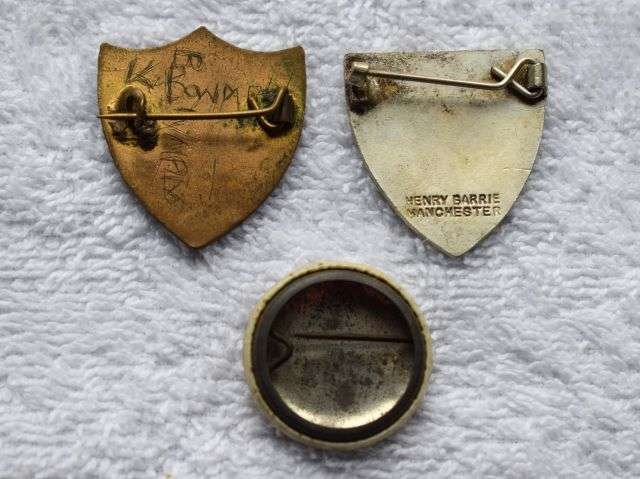11) Group of 3 Unidentified Vintage School? Badges 2 Enamel 1 Celluloid — image 4